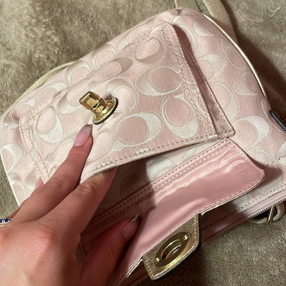 Pink coach crossbody - Picture 3 of 4